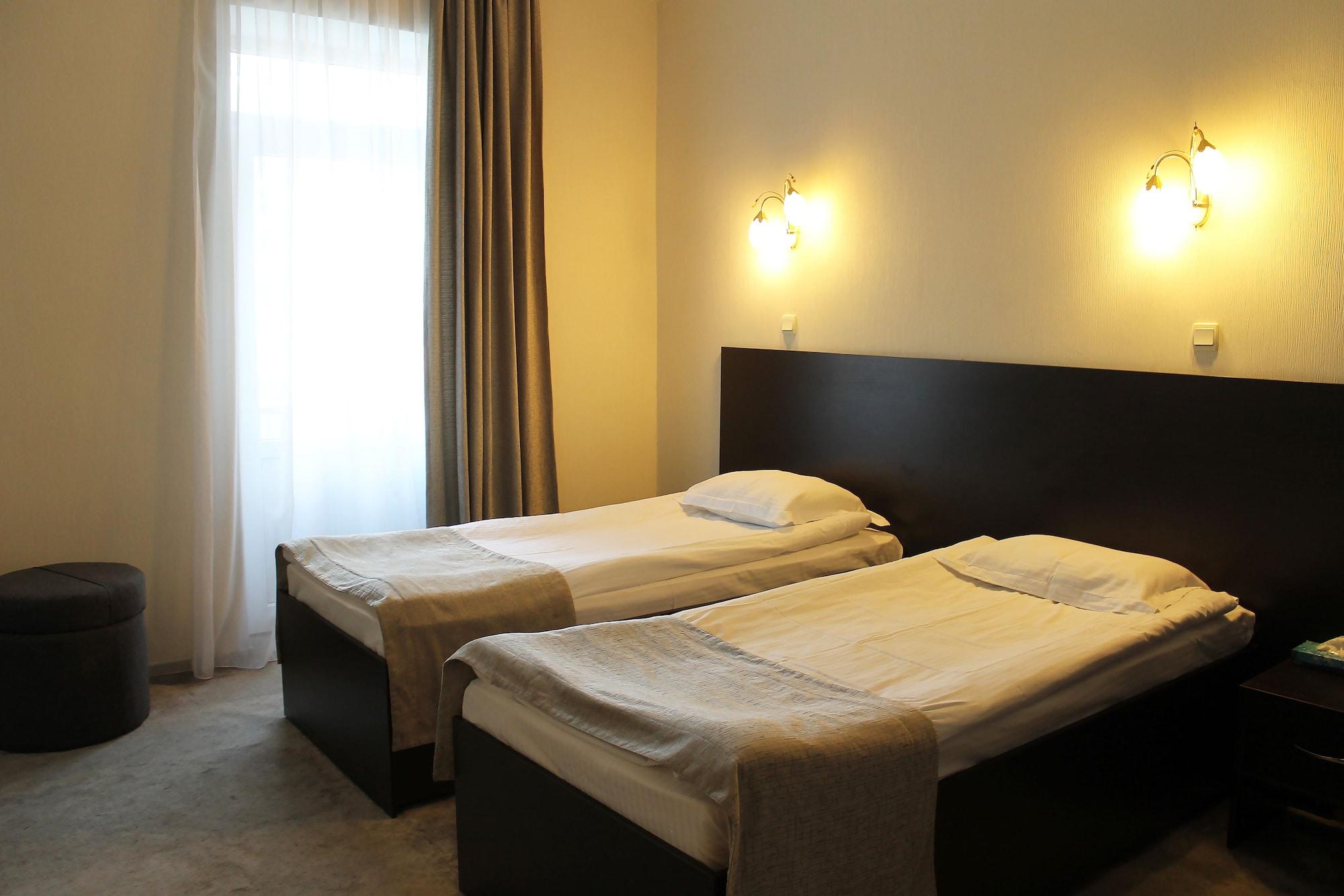 Ambassador Hotell Alma-Ata Exteriör bild