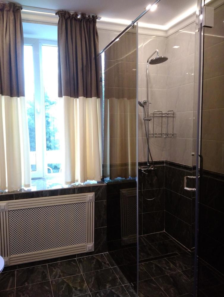 Ambassador Hotell Alma-Ata Exteriör bild