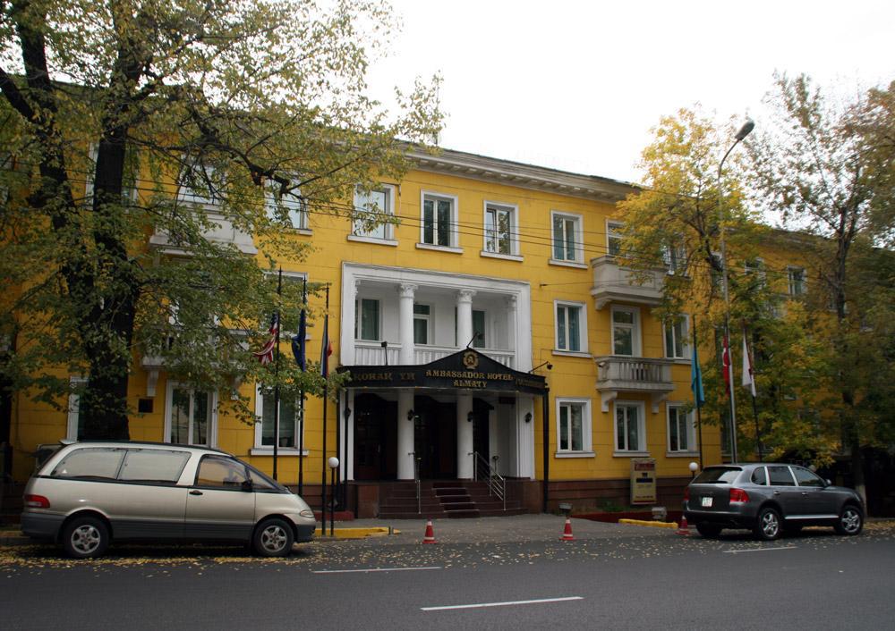 Ambassador Hotell Alma-Ata Exteriör bild