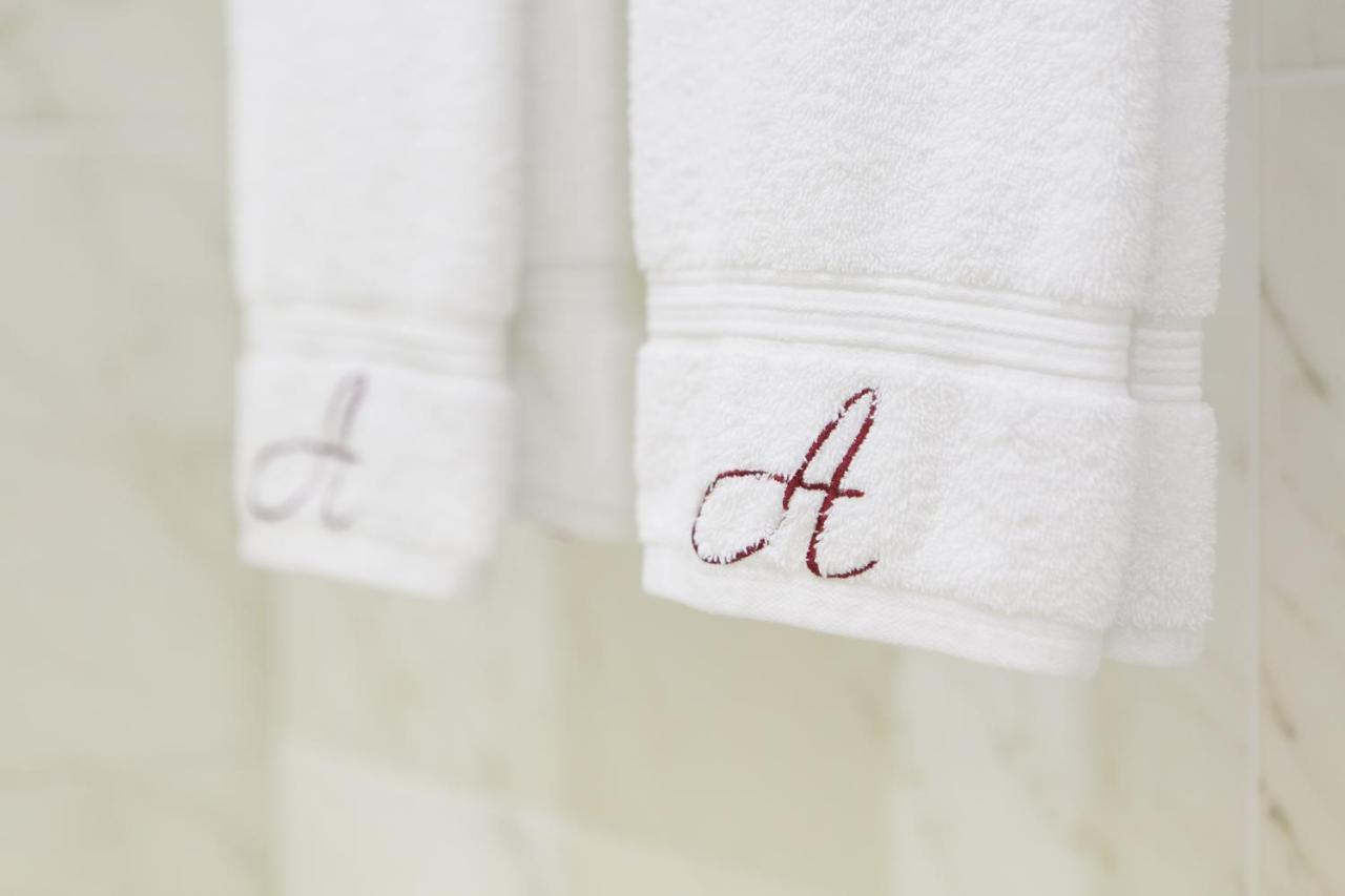 Ambassador Hotell Alma-Ata Exteriör bild